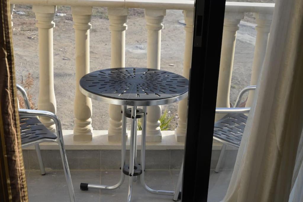 Isabella Court Townhouse Near Venus Beach And Lidl Paphos Exterior photo